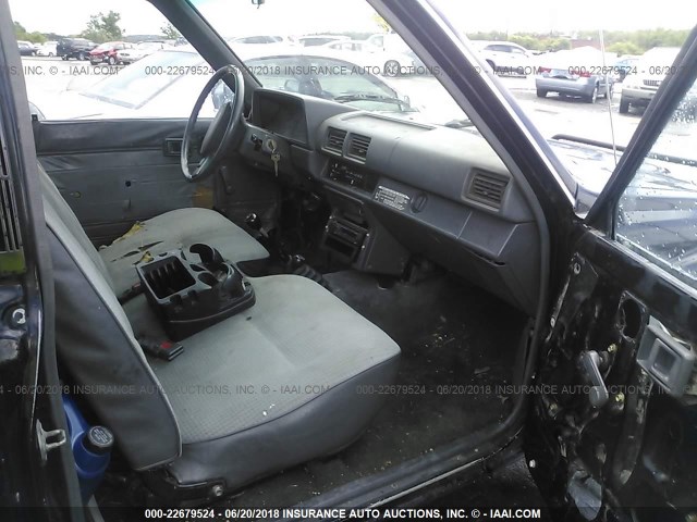 JT4RN63A6J8009398 - 1988 TOYOTA PICKUP RN63 STD BLACK photo 5