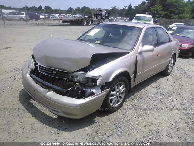 4T1BF28KXYU956384 - 2000 TOYOTA CAMRY LE/XLE BEIGE photo 2