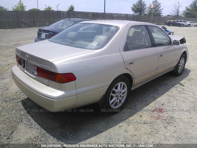 4T1BF28KXYU956384 - 2000 TOYOTA CAMRY LE/XLE BEIGE photo 4