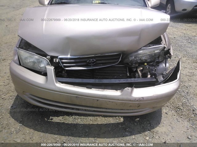 4T1BF28KXYU956384 - 2000 TOYOTA CAMRY LE/XLE BEIGE photo 6