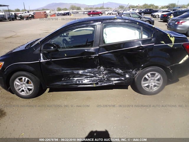 1G1JB5SH1C4149649 - 2012 CHEVROLET SONIC LS შავი ფოტო 6