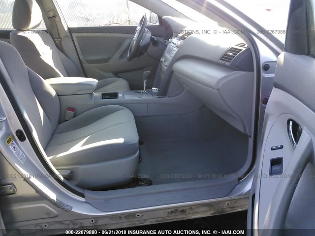 4T1BB46K08U058841 - 2008 TOYOTA CAMRY HYBRID SILVER photo 5