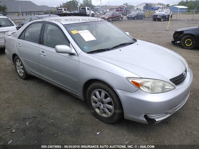 4T1BF32K82U531865 - 2002 TOYOTA CAMRY LE/XLE/SE ვერცხლისფერი ფოტო 1