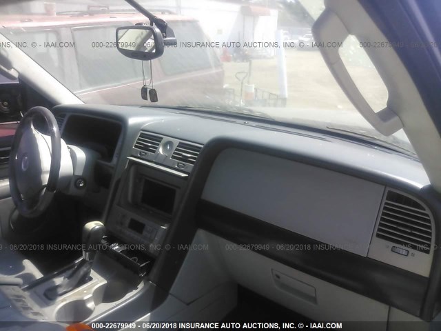 5LMFU27R44LJ24056 - 2004 LINCOLN NAVIGATOR SILVER photo 5