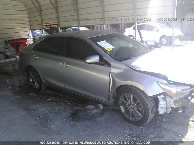 4T1BF1FK6GU216522 - 2016 TOYOTA CAMRY LE/XLE/SE/XSE SILVER photo 1