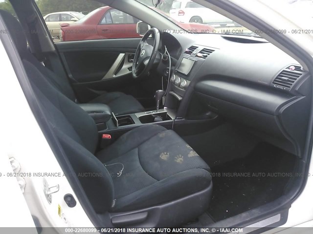 4T1BF3EK0BU743672 - 2011 TOYOTA CAMRY SE/LE/XLE 白色 照片 5