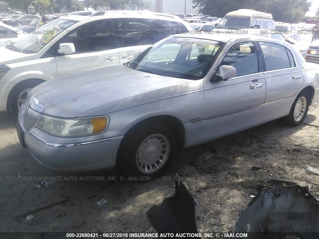 1LNHM81W7YY923965 - 2000 LINCOLN TOWN CAR EXECUTIVE GRAY photo 2