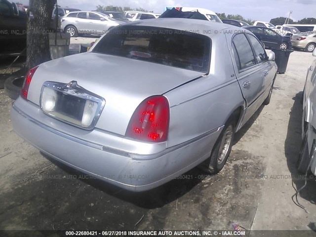 1LNHM81W7YY923965 - 2000 LINCOLN TOWN CAR EXECUTIVE Серый фото 4