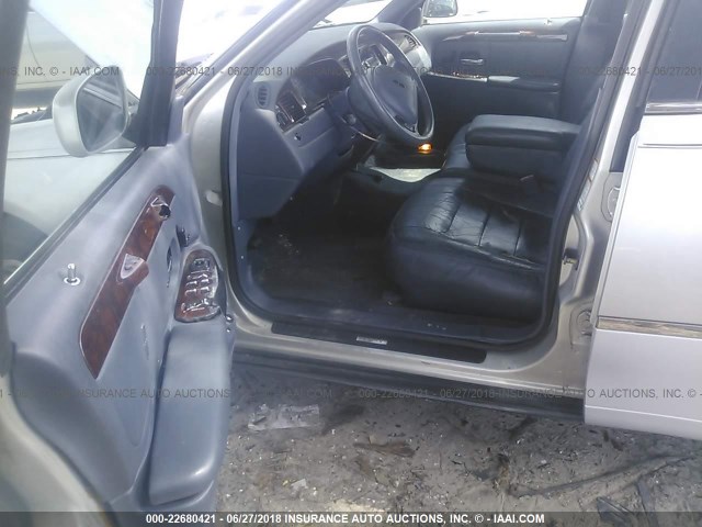 1LNHM81W7YY923965 - 2000 LINCOLN TOWN CAR EXECUTIVE Серый фото 5