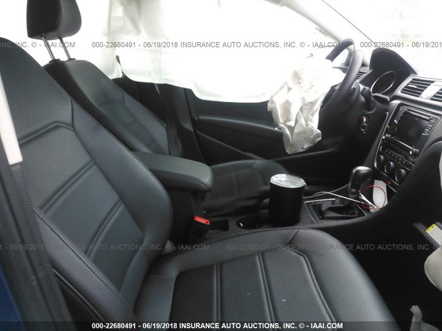 1VWDT7A37HC004595 - 2017 VOLKSWAGEN PASSAT R-LINE Mavi foto 5