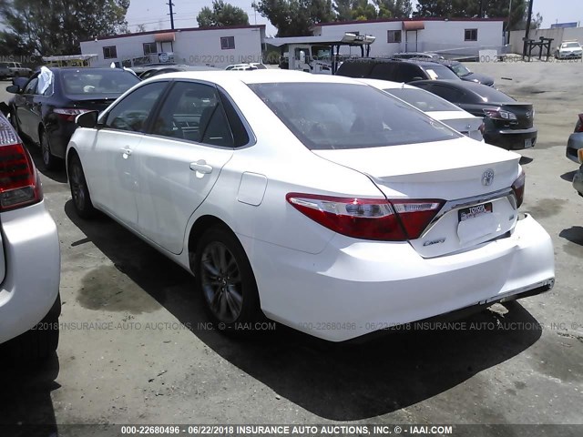 4T1BF1FK7HU267867 - 2017 TOYOTA CAMRY LE/XLE/SE/XSE WHITE photo 3