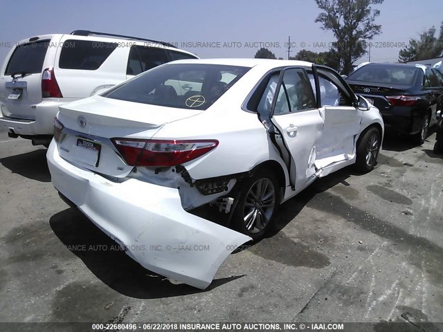 4T1BF1FK7HU267867 - 2017 TOYOTA CAMRY LE/XLE/SE/XSE WHITE photo 4
