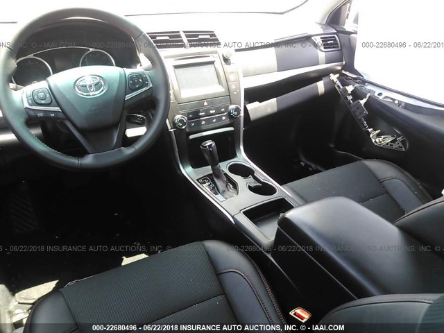 4T1BF1FK7HU267867 - 2017 TOYOTA CAMRY LE/XLE/SE/XSE WHITE photo 5