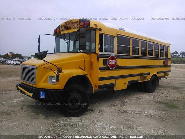 4UZ6CJAAXYCG01648 - 2000 FREIGHTLINER FS65 YELLOW photo 2