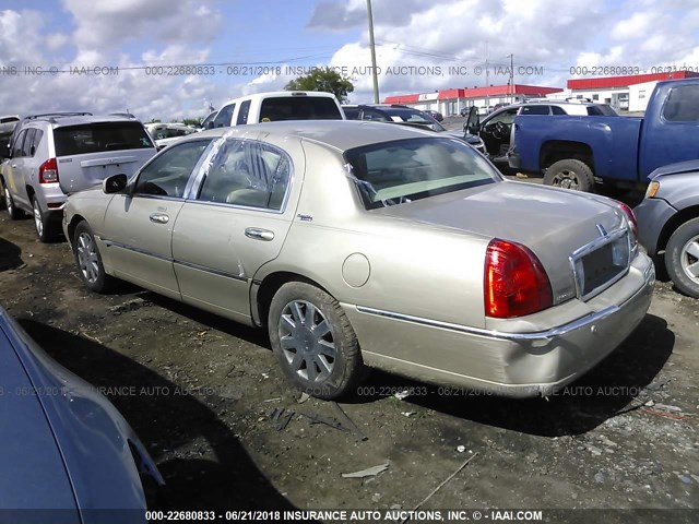 1LNHM82W55Y607071 - 2005 LINCOLN TOWN CAR SIGNATURE LIMITED TAN photo 3