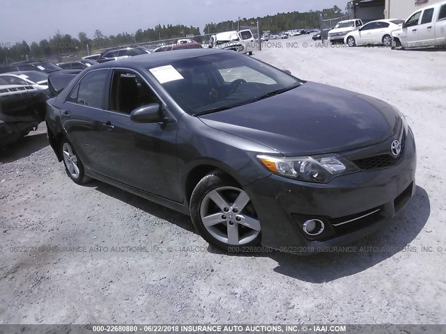4T1BF1FKXCU202956 - 2012 TOYOTA CAMRY SE/LE/XLE ნაცრისფერი ფოტო 1