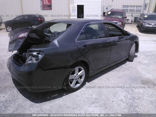 4T1BF1FKXCU202956 - 2012 TOYOTA CAMRY SE/LE/XLE ნაცრისფერი ფოტო 4