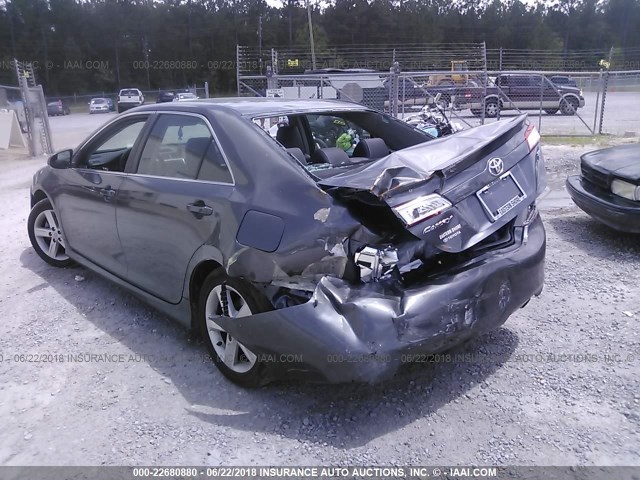 4T1BF1FKXCU202956 - 2012 TOYOTA CAMRY SE/LE/XLE ნაცრისფერი ფოტო 6