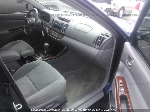 4T1BE32K92U545289 - 2002 TOYOTA CAMRY LE/XLE/SE ლურჯი ფოტო 5