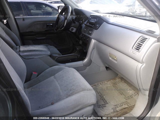 2HKYF18195H542065 - 2005 HONDA PILOT LX GRAY photo 5