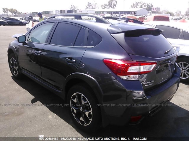 JF2GTADC3JH229390 - 2018 SUBARU CROSSTREK PREMIUM ნაცრისფერი ფოტო 3