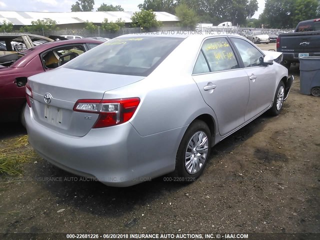 4T4BF1FK6ER422930 - 2014 TOYOTA CAMRY L/SE/LE/XLE SILVER photo 4