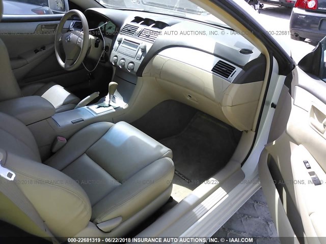 4T1CE38P94U853878 - 2004 TOYOTA CAMRY SOLARA SE/SLE თეთრი ფოტო 5