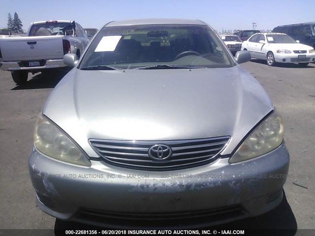 4T1BF32K05U620737 - 2005 TOYOTA CAMRY LE/XLE/SE ვერცხლისფერი ფოტო 6