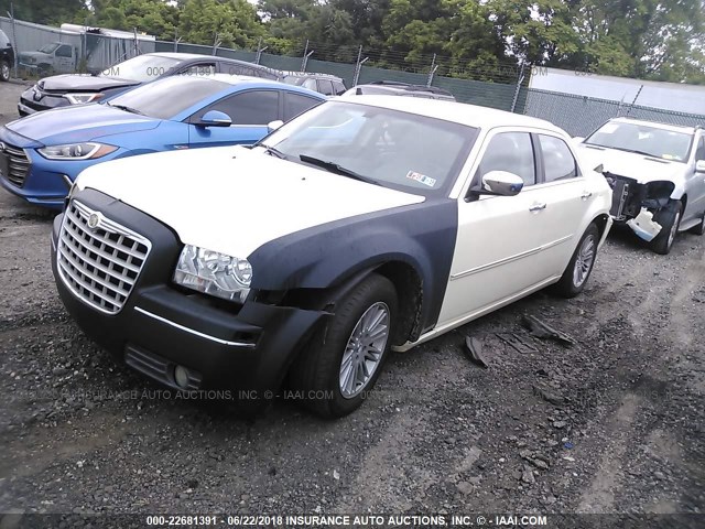 2C3CA5CV7AH164507 - 2010 CHRYSLER 300 TOURING WHITE photo 2