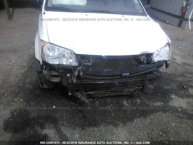 2C4RDGBG3DR643372 - 2013 DODGE GRAND CARAVAN SE WHITE photo 6