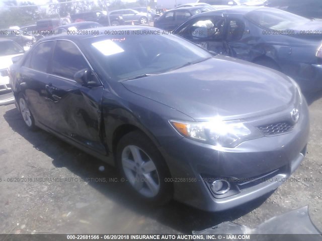 4T1BF1FK5CU095377 - 2012 TOYOTA CAMRY SE/LE/XLE GRAY photo 1
