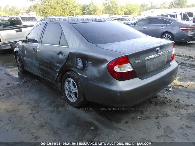 4T1BE32K02U510804 - 2002 TOYOTA CAMRY LE/XLE/SE ნაცრისფერი ფოტო 3