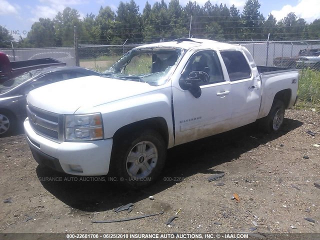 1GCPKTE33BF208404 - 2011 CHEVROLET SILVERADO K1500 LTZ WHITE photo 2