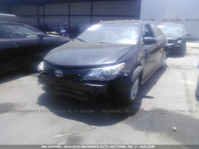 4T1BF1FK6EU817491 - 2014 TOYOTA CAMRY L/SE/LE/XLE Qara foto 2