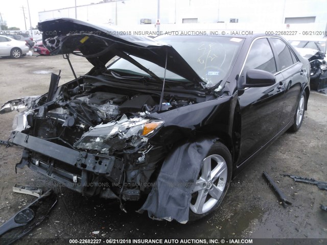 4T1BF1FK5EU454763 - 2014 TOYOTA CAMRY L/SE/LE/XLE Qara foto 2