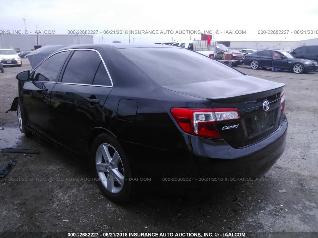 4T1BF1FK5EU454763 - 2014 TOYOTA CAMRY L/SE/LE/XLE Qara foto 3