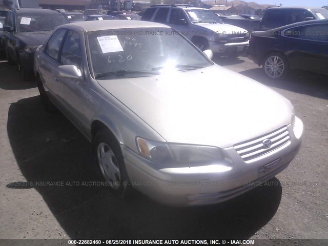 JT2BF22K8W0095619 - 1998 TOYOTA CAMRY CE/LE/XLE GOLD photo 1