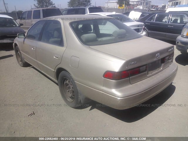 JT2BF22K8W0095619 - 1998 TOYOTA CAMRY CE/LE/XLE GOLD photo 3