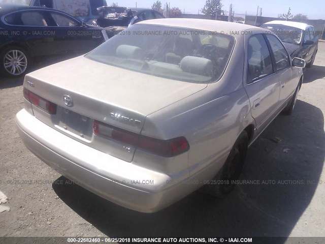 JT2BF22K8W0095619 - 1998 TOYOTA CAMRY CE/LE/XLE GOLD photo 4