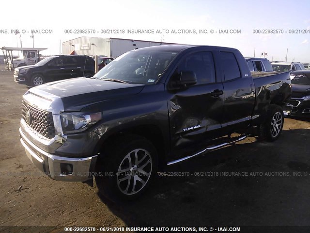 5TFRM5F12JX123395 - 2018 TOYOTA TUNDRA DOUBLE CAB SR/SR5 GRAY photo 2