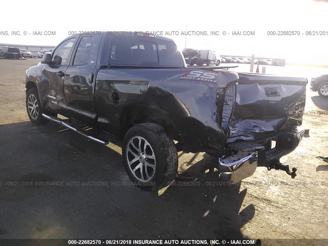 5TFRM5F12JX123395 - 2018 TOYOTA TUNDRA DOUBLE CAB SR/SR5 GRAY photo 3