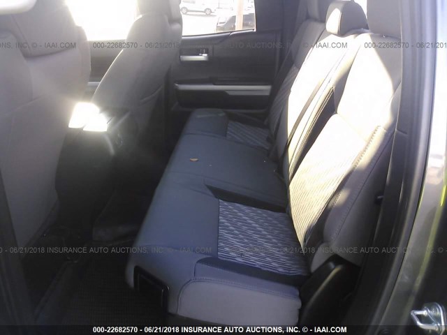 5TFRM5F12JX123395 - 2018 TOYOTA TUNDRA DOUBLE CAB SR/SR5 GRAY photo 8