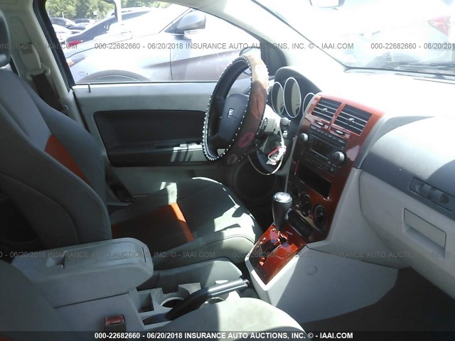 1B3HB48BX7D258640 - 2007 DODGE CALIBER SXT ORANGE photo 5