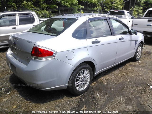 1FAHP35N48W109029 - 2008 FORD FOCUS SE/SEL/SES SILVER photo 4