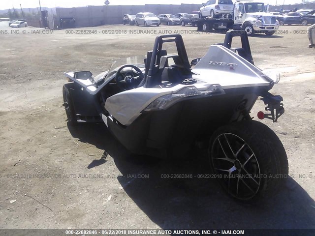 57XAAPFA6G7115463 - 2016 POLARIS SLINGSHOT SL SILVER photo 3