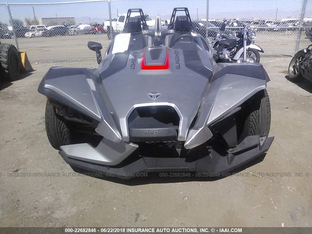 57XAAPFA6G7115463 - 2016 POLARIS SLINGSHOT SL SILVER photo 5