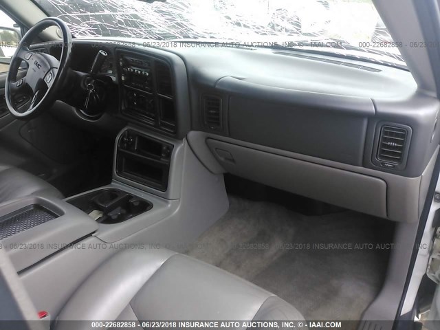 1GKEK13T75R185425 - 2005 GMC YUKON WHITE photo 5