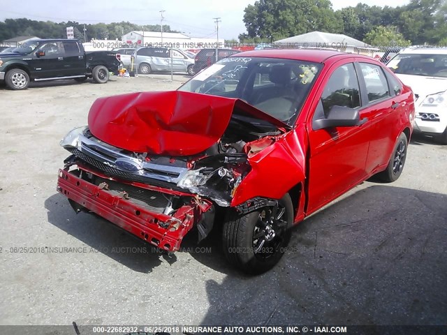 1FAHP34N98W135028 - 2008 FORD FOCUS S/SE RED photo 2