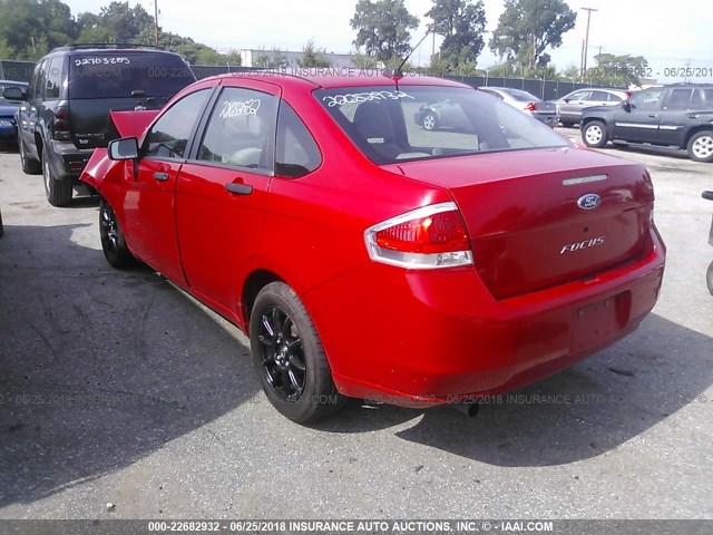 1FAHP34N98W135028 - 2008 FORD FOCUS S/SE RED photo 3