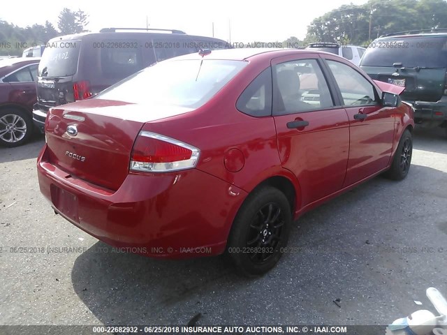 1FAHP34N98W135028 - 2008 FORD FOCUS S/SE RED photo 4